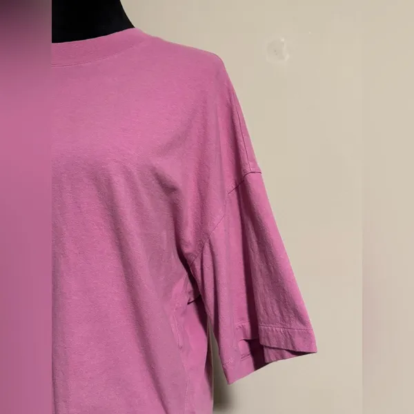 Preloved Uniqlo Pink Oversized Boxy Tee size small - Image 3
