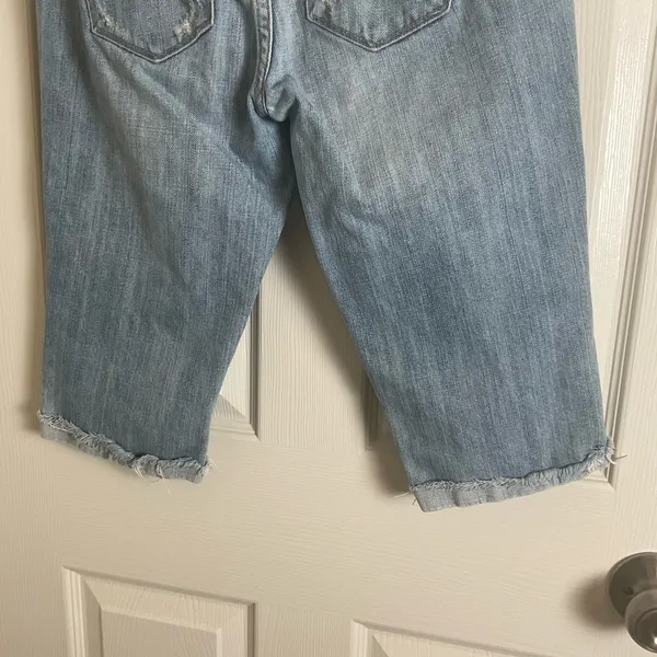 Abercrombie & Fitch Mid Rise Distressed Denim Bermuda Shorts Size 6 / 28 - Image 8