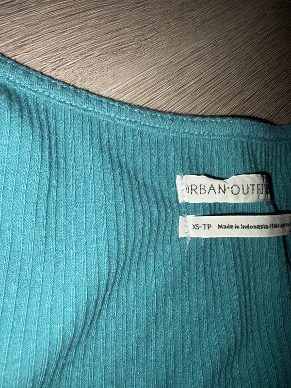 Urban Outfitters teal tee x small - Image 3