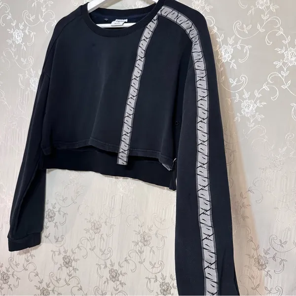 Gymshark Crop Pullover Schwarz 24/7 Cropped Black Crewneck Medium - Image 4