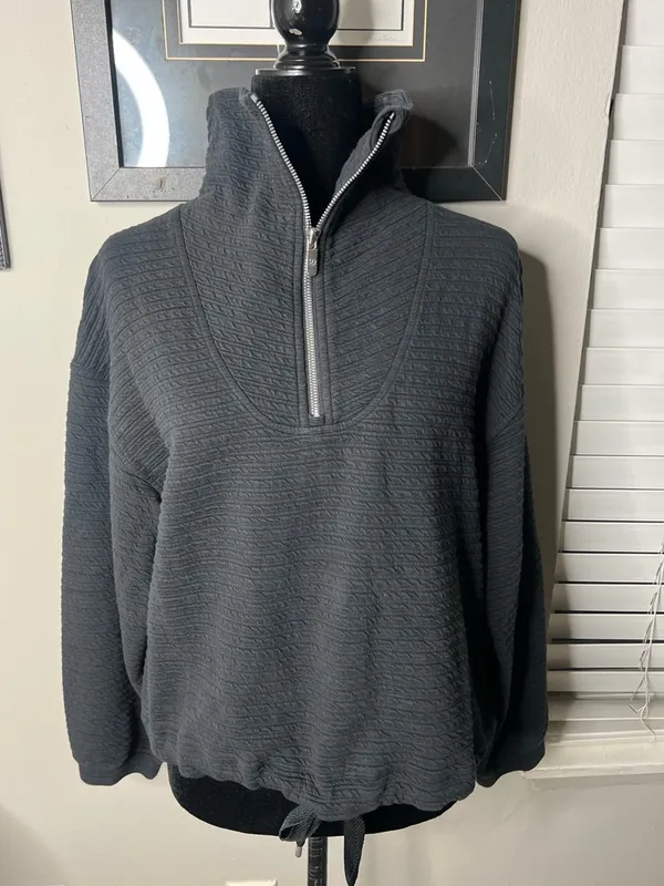 Lululemon textured 1/2 zip‎ pullover black XS/S - Image 4