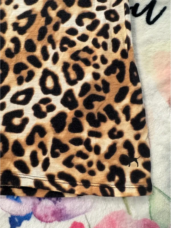 PINK short-sleeve t-shirt with a classic leopard print Size M - Image 3