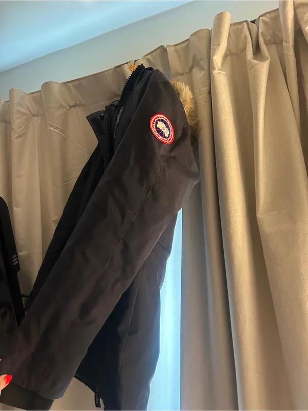 Navy Blue Canada Goose Jacket - Image 6