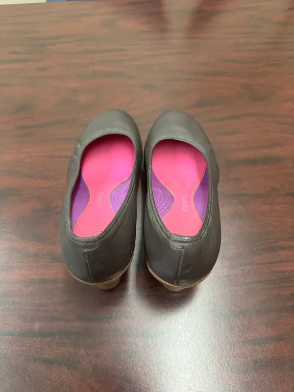 Crocs Brown Heeled Wedge A-Leigh Closed Toe Slip On Shoes Size 7.5 - Image 3