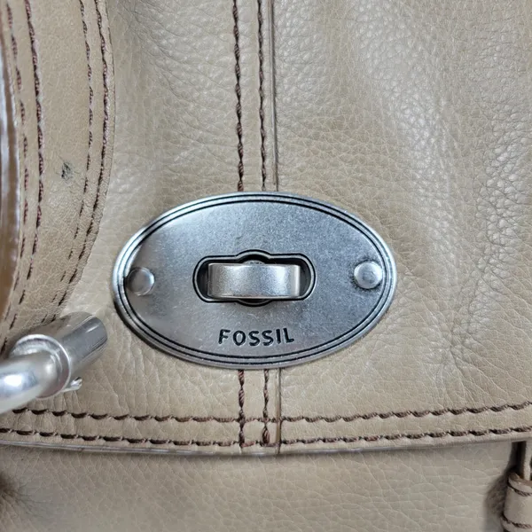 Fossil Maddox Leather Saddle Bag Taupe Tan Shoulder Turn Lock Flap Crossbody Y2K - Image 4