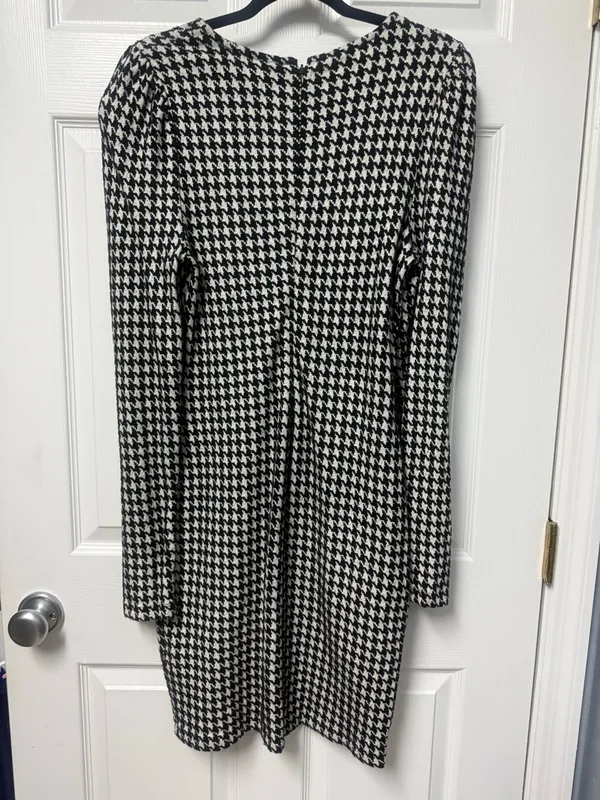 Who What Wear Black and White Houndstooth Long Sleeve Dress - Image 5