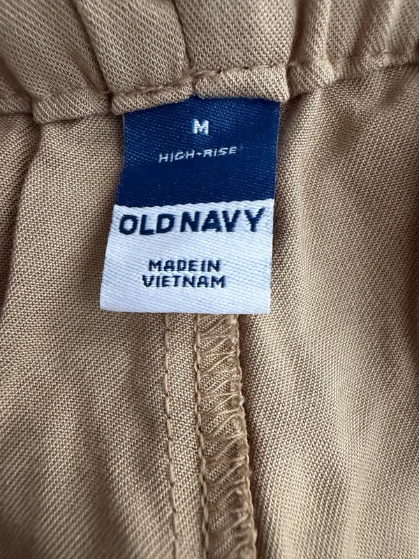 Old Navy Women’s Khaki Drawstring Athletic Shorts - Image 4
