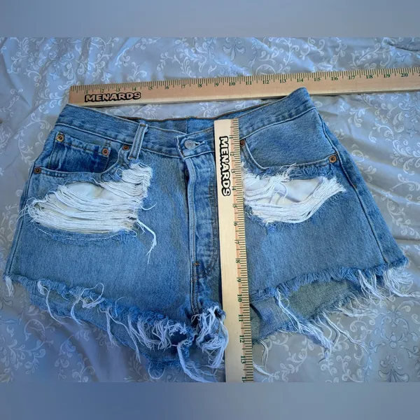 Women’s size 28 distressed ripped‎ denim Levi’s 501 Jean Shorts - Image 7