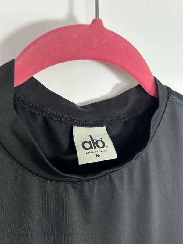 Alo medium long sleeve black shirt - Image 5