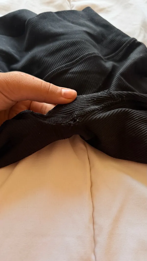 Seamless High-Waisted Ribbed Alo Yoga Leggings - Image 3