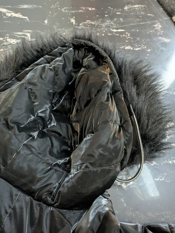 Karl Lagerfeld Paris Faux Fur Trim Black Shiny Belted Puffer Coat Size Medium - Image 10