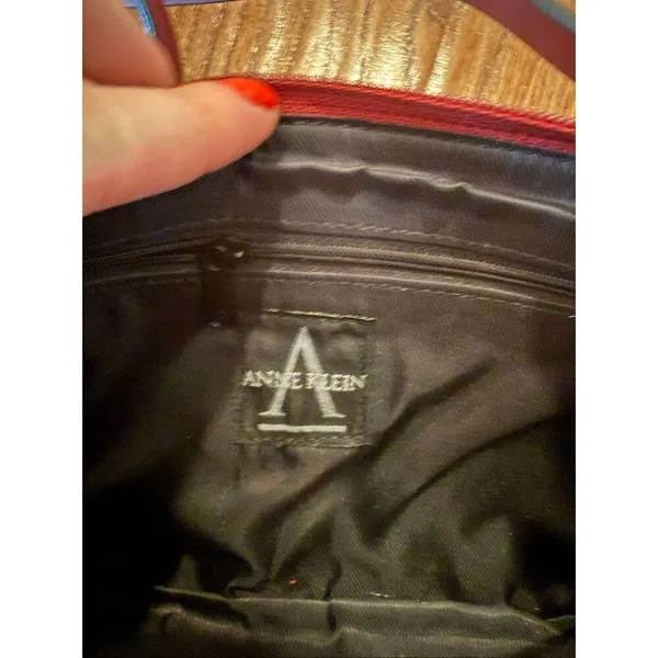 Anne Klein leather red shoulder bag with matching wallet - Image 5
