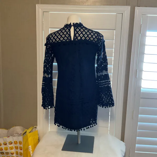 Old Navy Lace Dress - Image 4