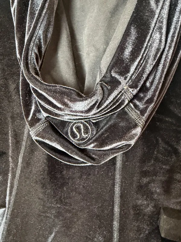 LULULEMON Velvet Set Define Gold Zip Up Jacket Size 6 & Leggings Size 2 Black - Image 7