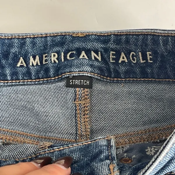 American Eagle Mom Jean Shorts Women's Size 00 Blue Denim Cut-Off Distressed - Image 4