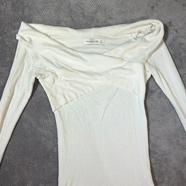 Abercrombie & Fitch Women’s Small Ivory Ribbed Off Shoulder Wrap Long Sleeve Top - Image 4