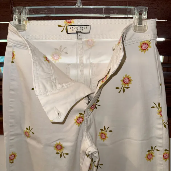 $149 Bagatelle Collection High-Rise Sunflower-Print Cropped Wide-Leg Pants 4 - Image 4
