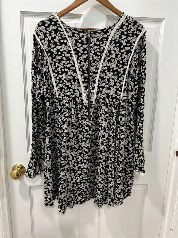 Free People Like You Best Boho Mini Dress Size Medium Black/White Floral Ruffle - Image 3