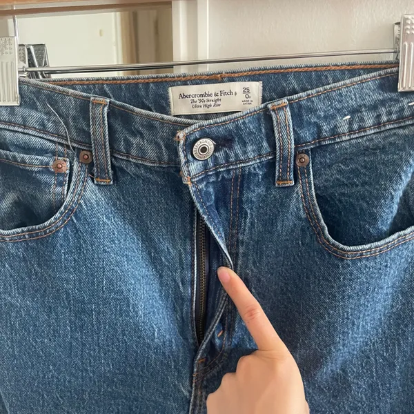 Abercrombie NWOT Medium Wash The 90’s Straight Ultra High Rise Jeans - Image 3