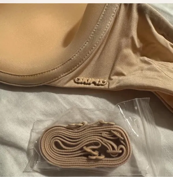 SKIMS Weightless Strapless Bra - Image 4