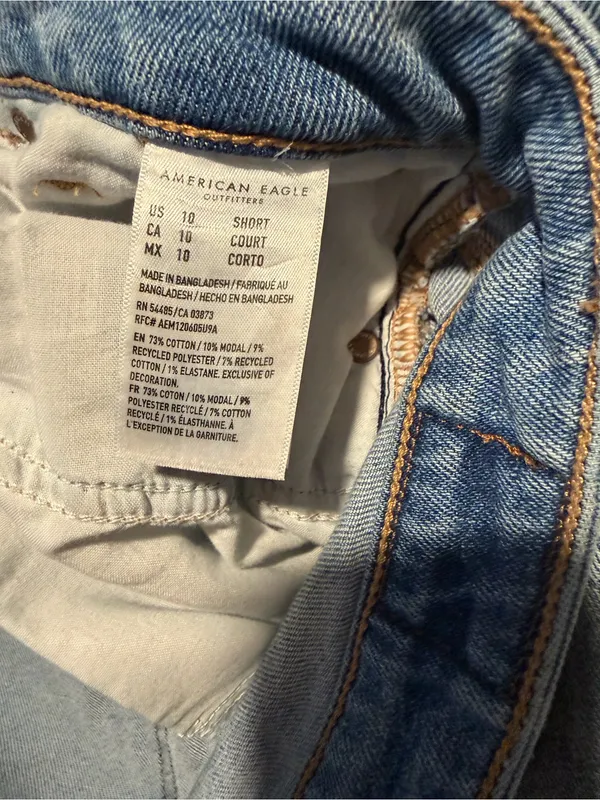American Eagle Outfitters Women's Light Wash mom jeans size 10 short - Image 6