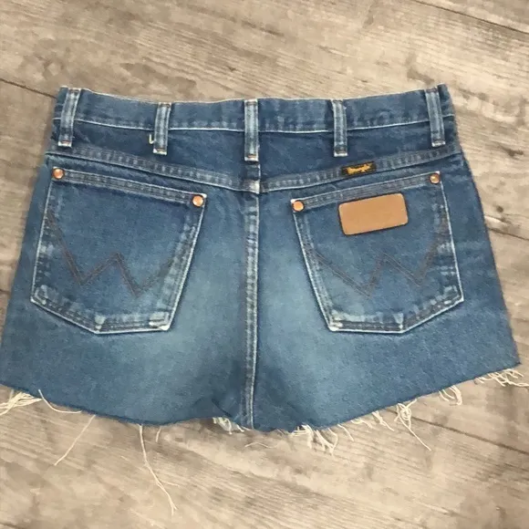 Wrangler blue cut off denim shorts - Image 3