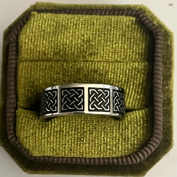 Titanium Steel Silver w/ Celtic Design Polished Finish 8mm Unisex Band Size 9 - Image 2