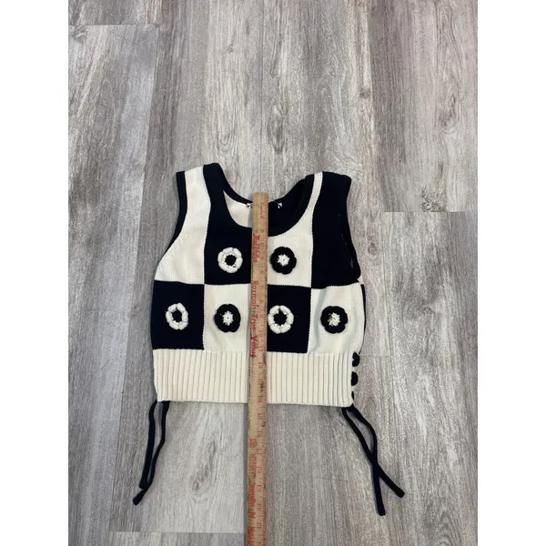 Zara Black Cream Checkered Crochet Flower Cropped Sweater Vest Size Small - Image 6