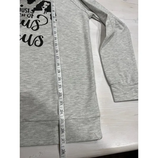 NWOT! HOCUS POCUS Crew neck grey size medium - Image 5