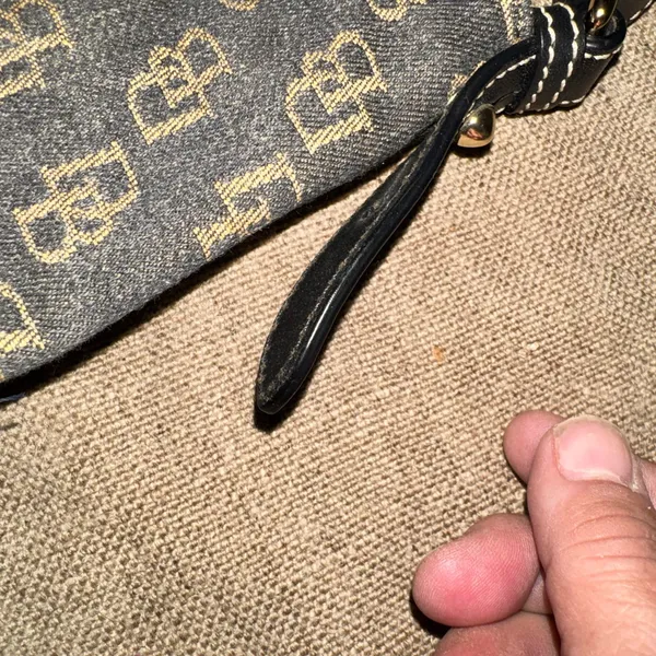 Dooney & Bourke Y2K Black and Tan Monogram Shoulder Bag - Image 14