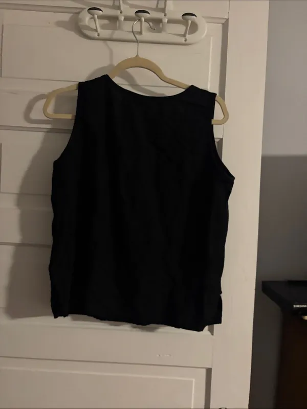 Classic Black Sleeveless Women’s Cotton/Linen Tank Top - Image 4