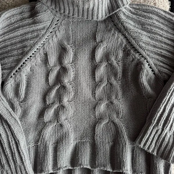Gray turtleneck sweater - Image 3