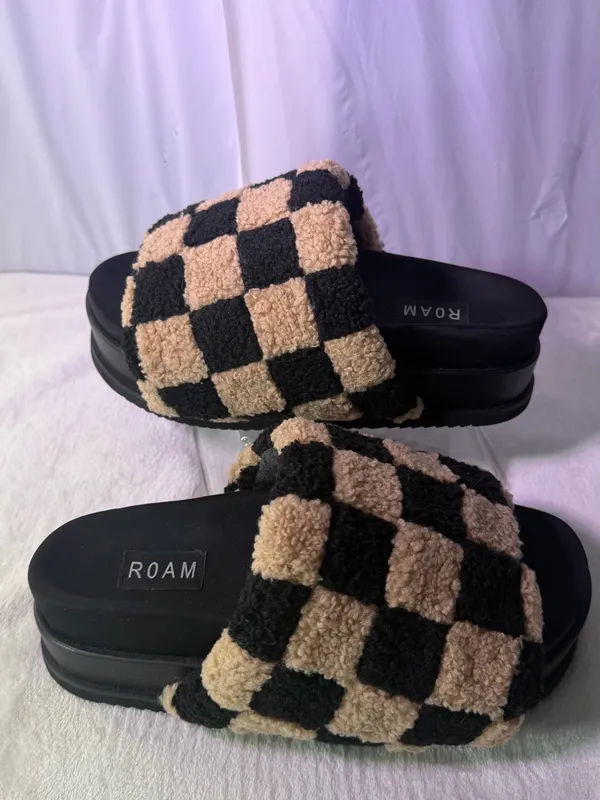 ROAM Checkerboard Sherpa Slide - Black & Tan - Image 3