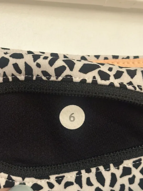 Lululemon Size 2 Run Speed Shorts Posey Black White Mosaic 4-Way Stretch Size 6 - Image 7