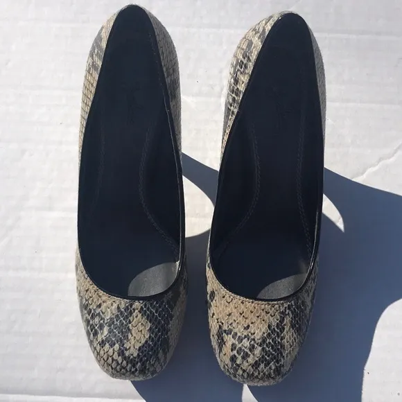 NWOT Zodiac Evade Snakeskin Pumps‎ - Image 8
