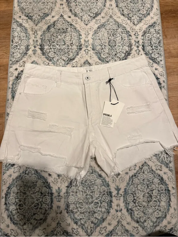 White Distressed Denim Shorts with Frayed Hem - Image 2
