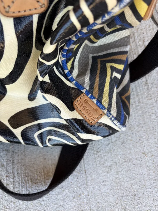 Fossil Key Per Coated Canvas purse bag crossbody black and white - Image 3