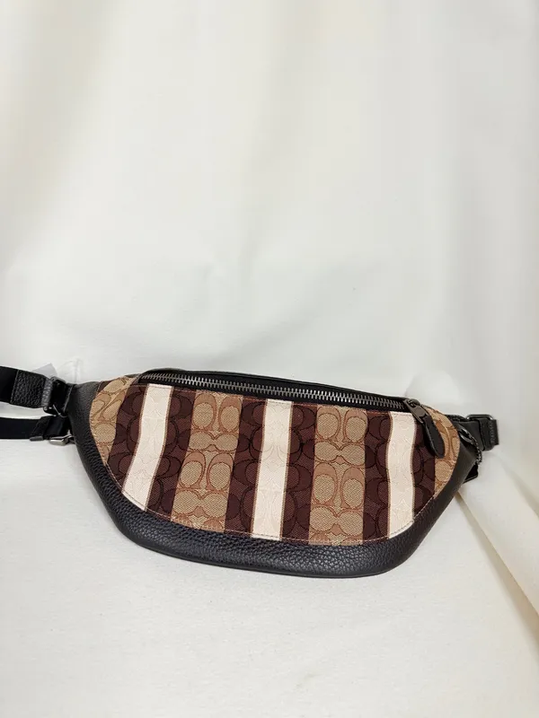New Coach C5292 Warren Belt Bag - Image 2