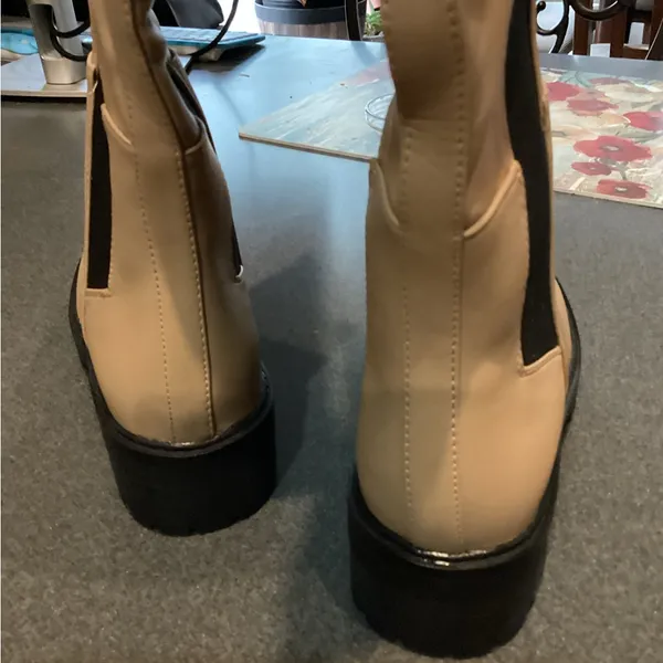 Stylish Tan and Black Women's Boots - Image 3