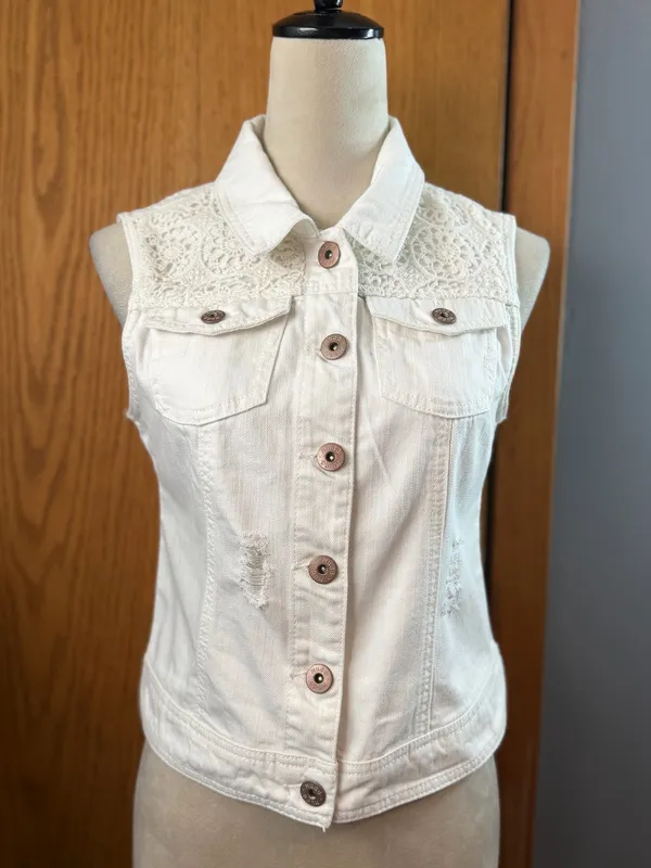 Mudd White Denim Crochet Lace Back Button Vest Size Medium 100% Cotton - Image 3