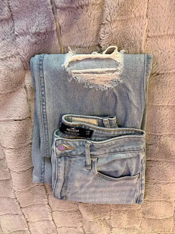 Hollister Jean - Image 3