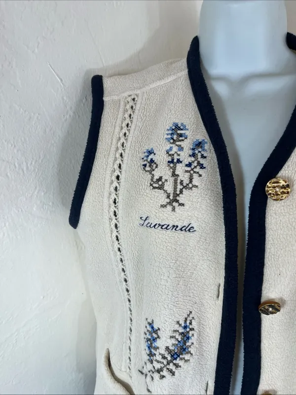 Cream Sleeveless Floral Knit Vest with Navy Trim - Image 6