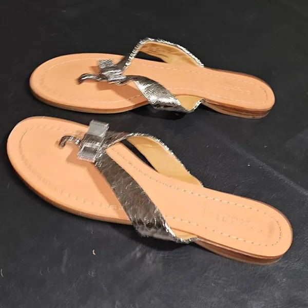 Coach Womens Silver Bow Flip‎ Flop Sandals 6.5 - Image 3