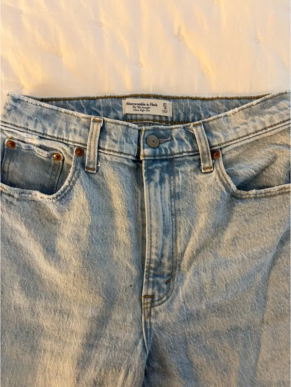 Abercrombie Ultra High-Rise Straight Jeans - Image 3