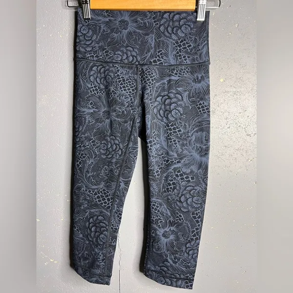 Lululemon Wunder Under Hi-Rise 1/2 Tight *Full-On Luxtreme 17 size 4 - Image 7