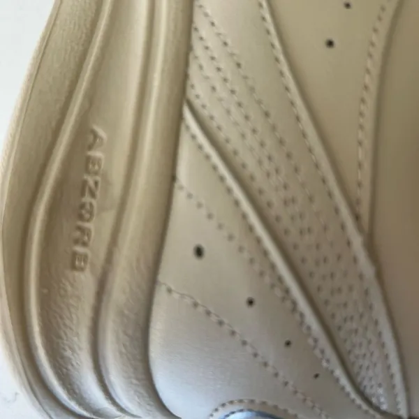 New Balance Walking Shoe WW577Hv1, Bone
Hook & Loop, size 10.5, NWT Display - Image 9