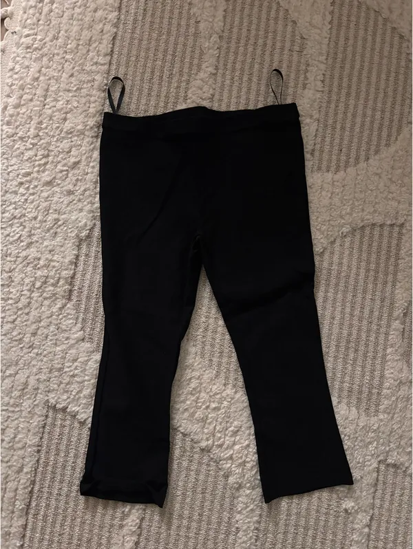 Motel Rocks Black Capris - Image 4