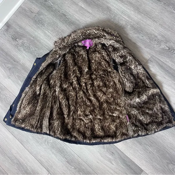 Navy faux fur lined puffer vest with gold detail Small - Image 7