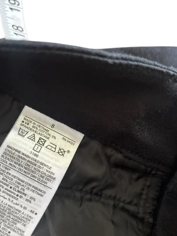 Old Navy Women's Black Pixie Never Fade Pants - Image 6