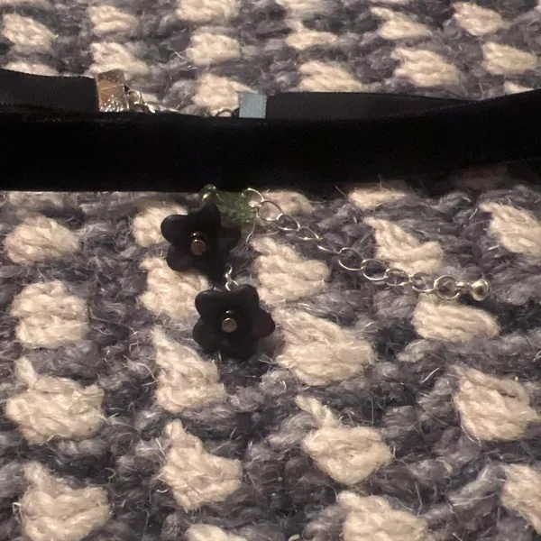 Black velvet choker with silver chain and dark purple flower charms #goth #alternative Never used and new! Bought from Hot Topic - Image 2